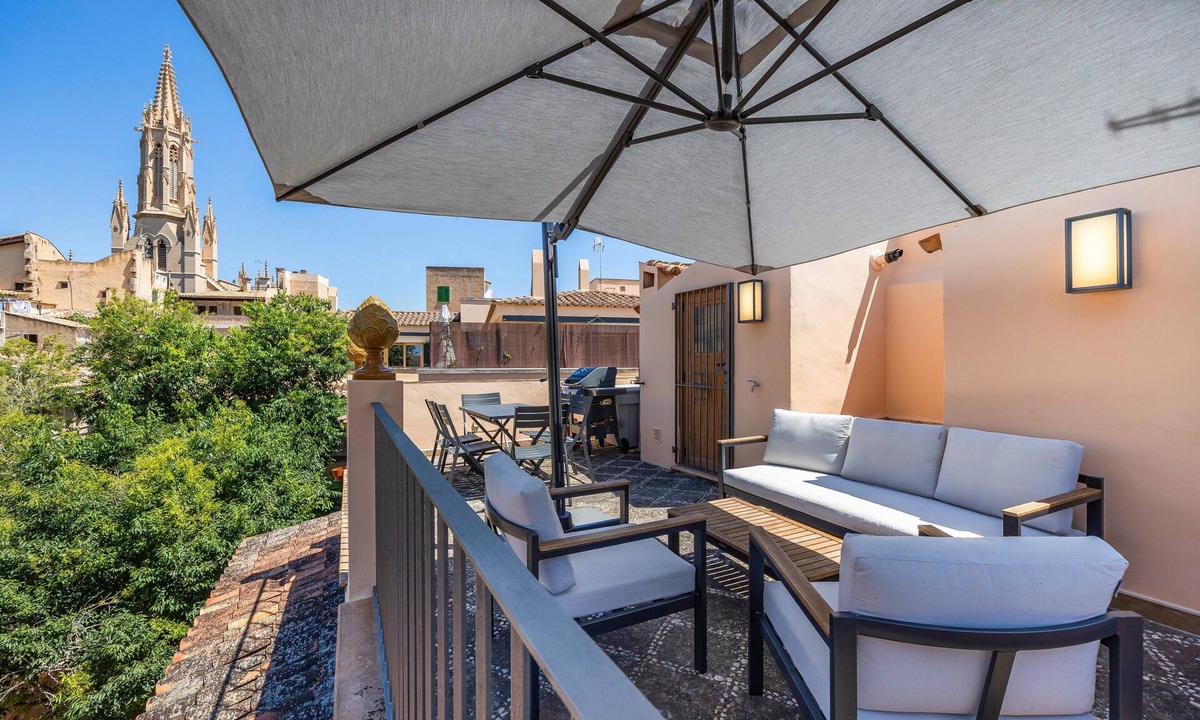 Sindicat House | Spectacular rooftop with cathedral views and BBQ