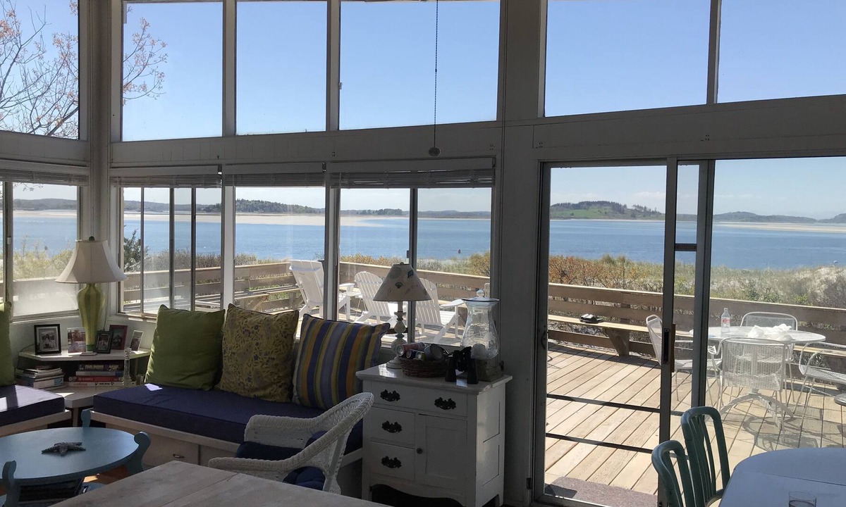 Prides Crossing House | Spectacular Sunsets And Private Beach In A Nantucket Style Summer Cottage.