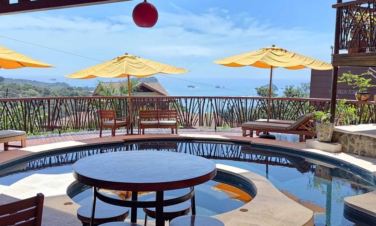 Manuel Antonio House | Spectacular view, heated pool & jacuzzi, gym, bar, workspaces, BBQ, dining deck