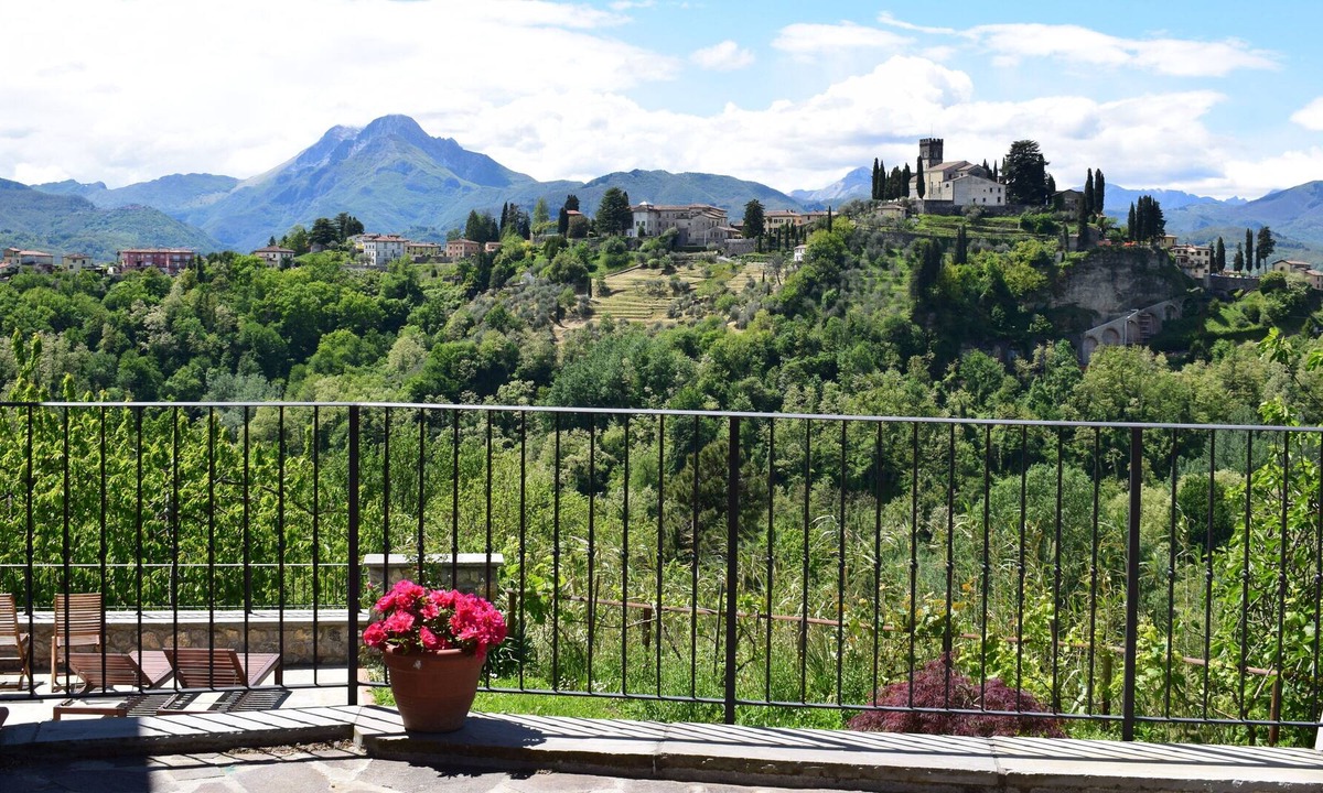 Barga Apartment | Spectacular View over Barga