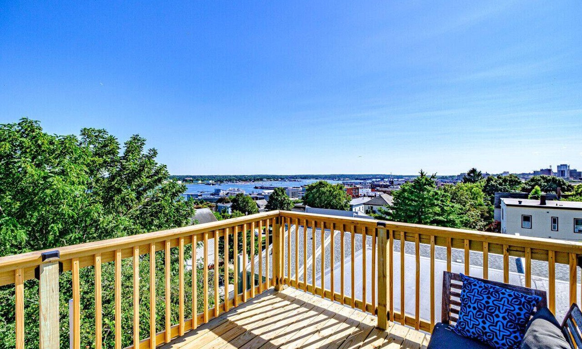 Munjoy Hill Apartment | Spectacular Views & Comforts of Home in Portland s Most Desirable Neighborhood
