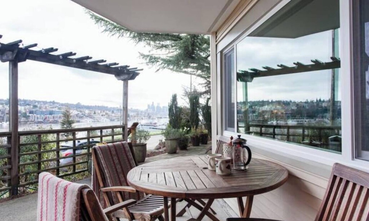 Wallingford Apartment | Spectacular Views- Skyline & Lake Union, Hi Speed Internet