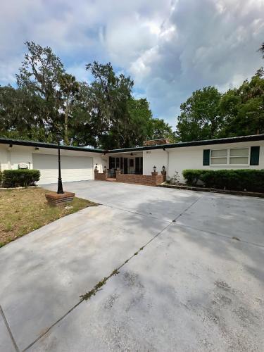 South Daytona House | Speed & Sand
