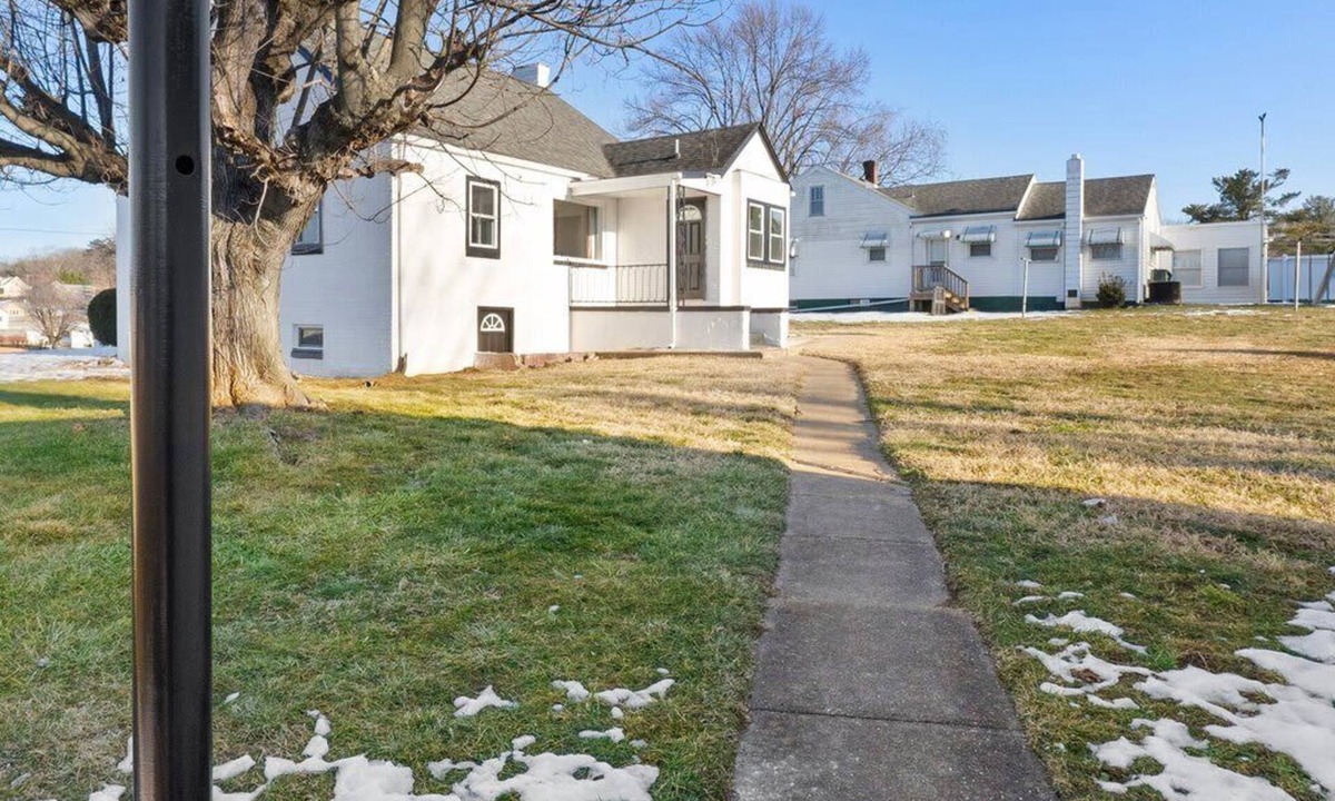 Shenandoah Cottage | Speedway 4BR | Walk to Town | Pet Friendly