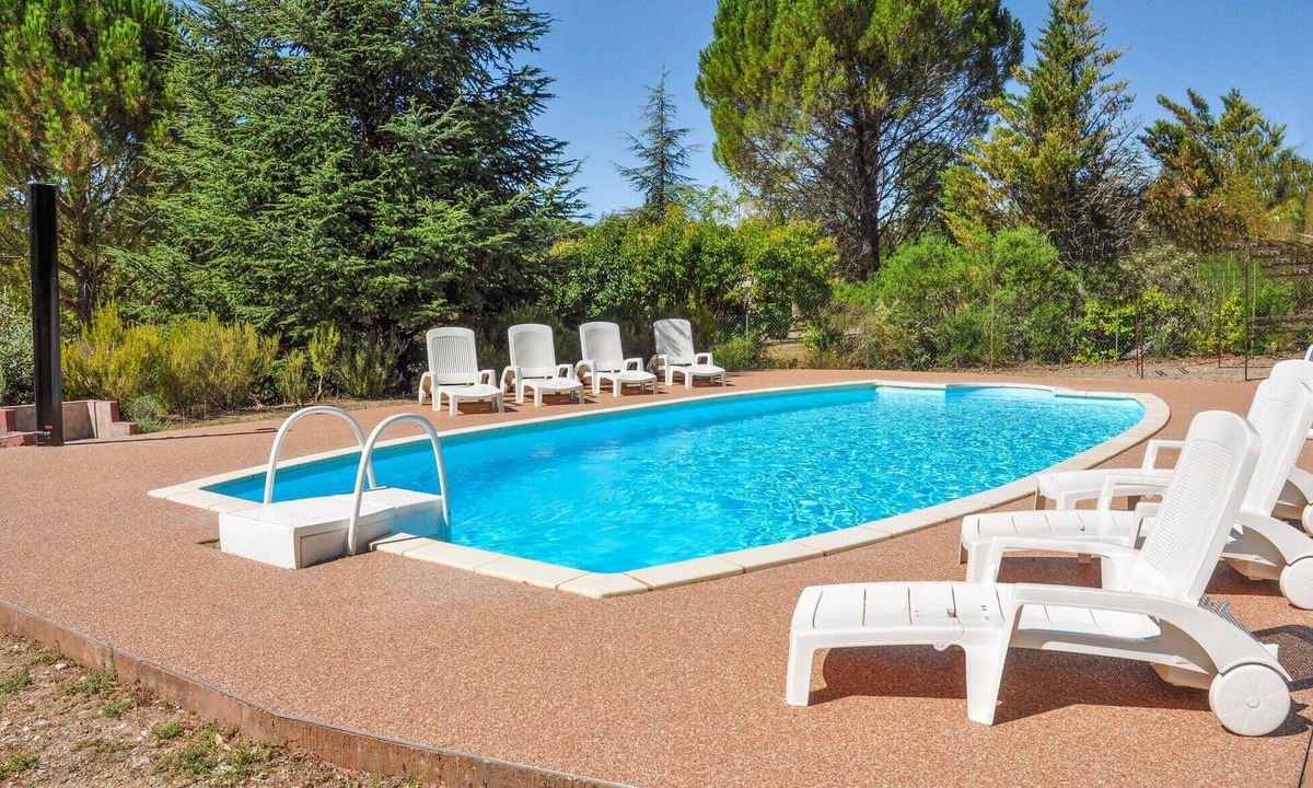 Rustrel House | Spend a relaxing vacation in the vacation home with pool access and fantastic views.