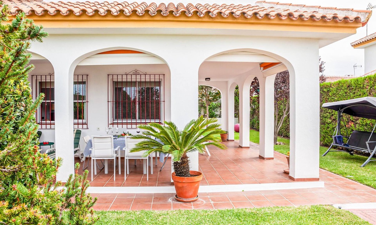 Sector F - Flamenco House | Spend a sunny vacation in this vacation home in Matalascanas.