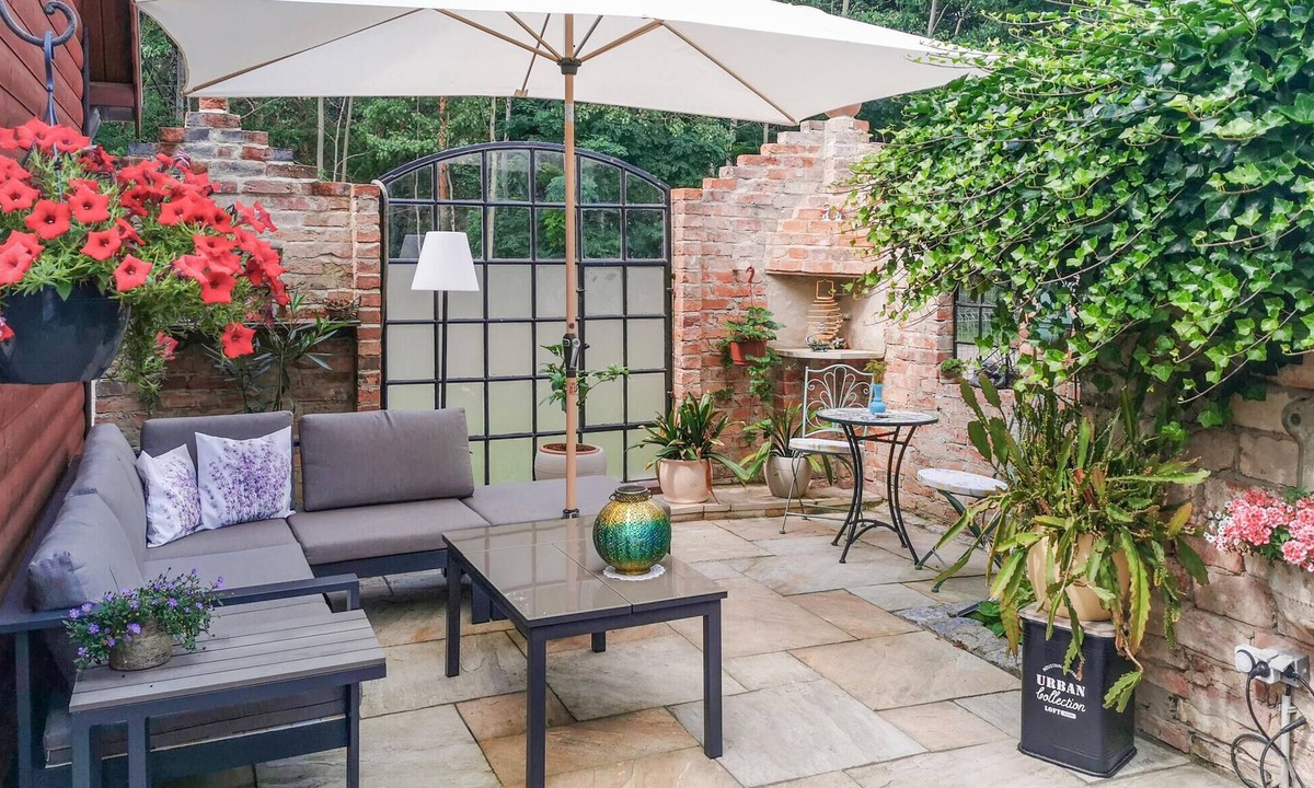 Mullrose House | Spend a vacation close to nature in this inviting vacation home.