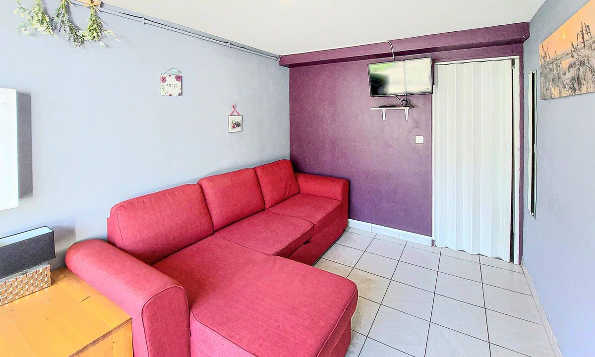 Cesson House | Spend an unforgettable vacation in this inviting cottage surrounded by beautiful nature.