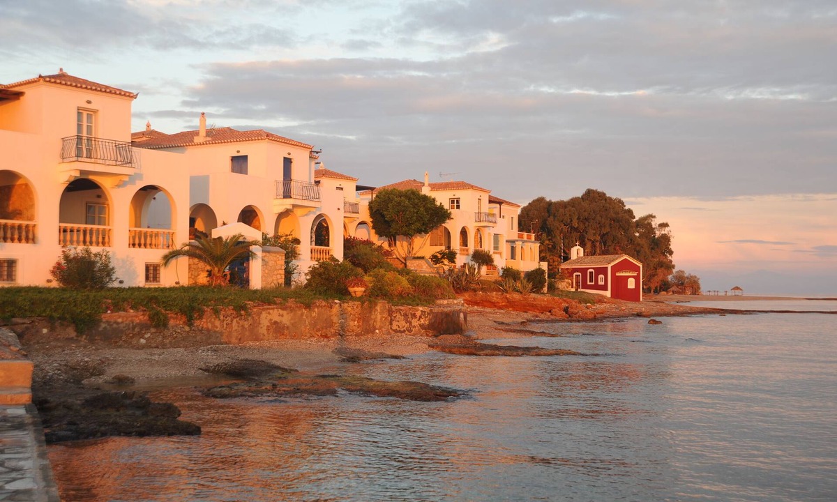 Spetses Villa | Spetses, traditional villa on the waterfront - beach