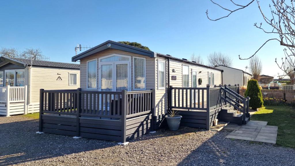 Selsey House | Spider's web Caravan, Green Lawns, Seal Bay Resort