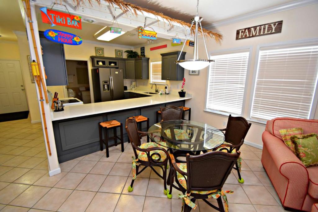 Gulf Shores Apartment | Spinnaker Pointe 1B Condo
