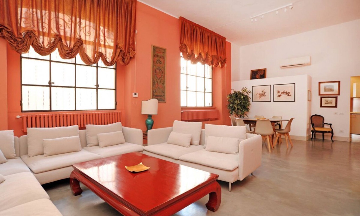 Chinatown Apartment | Splendid fully furnished loft on two floors that can accommodate up to 6 people. It is located in an internal courtyard.They are 150 sqm ground floor + 70 mg basement.At the entrance a living room/office with a beautiful library, a fully equipped kitc