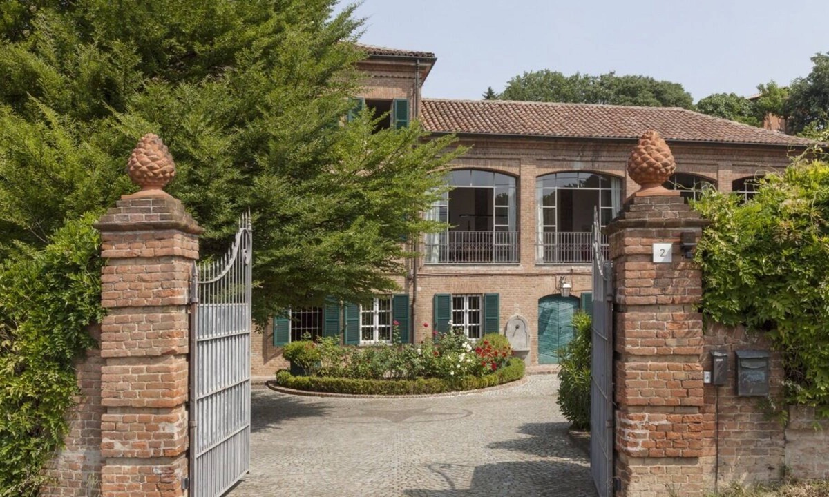 Costigliole d'Asti House | Splendid late nineteenth century villa on the hills of the Langhe and Monferrato.