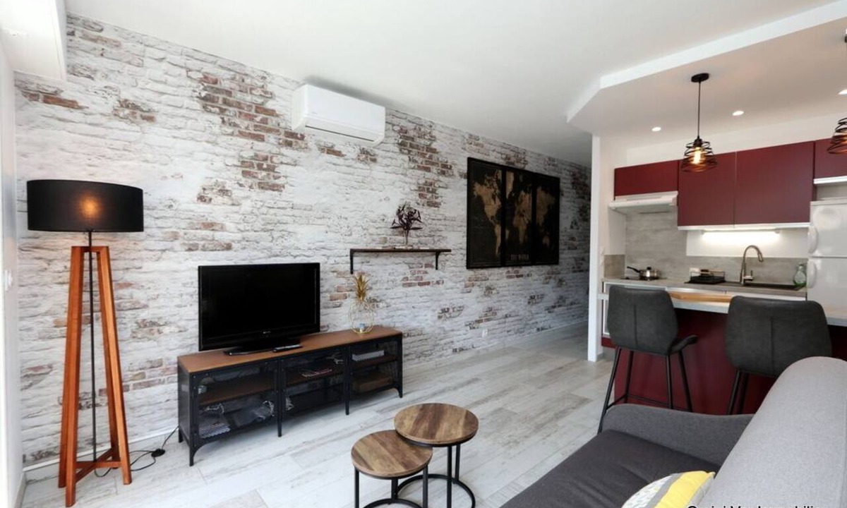 Saint-Raphael Apartment | Splendid studio for 2 by the sea, air conditioning, Wifi, swimming pool, parking
