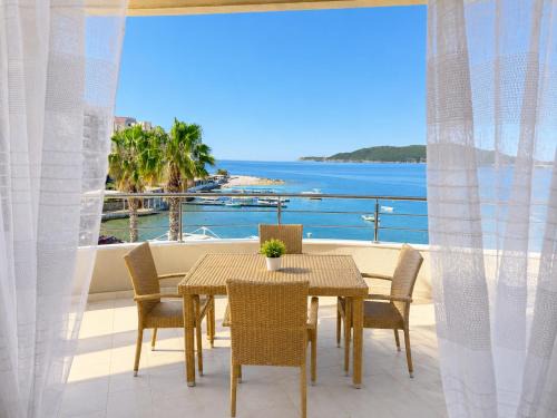 Rafajlovici Apartment | SPLENDID Sunset Penthouse