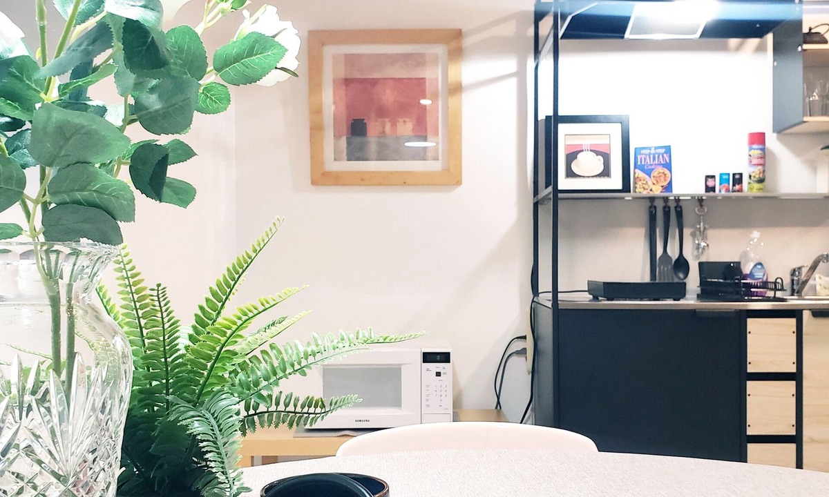 Willoughby House | Spotless Basement Suite near LEC | 2 Beds | Private Entrance | Free Parking