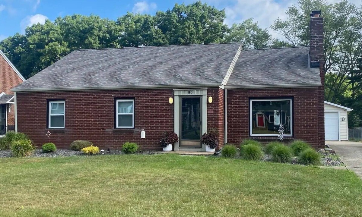 Boardman House | Spotless, Cozy, Quite Boardman Ranch - Sleeps 10 - 3BR/2 Full BA with Laundry