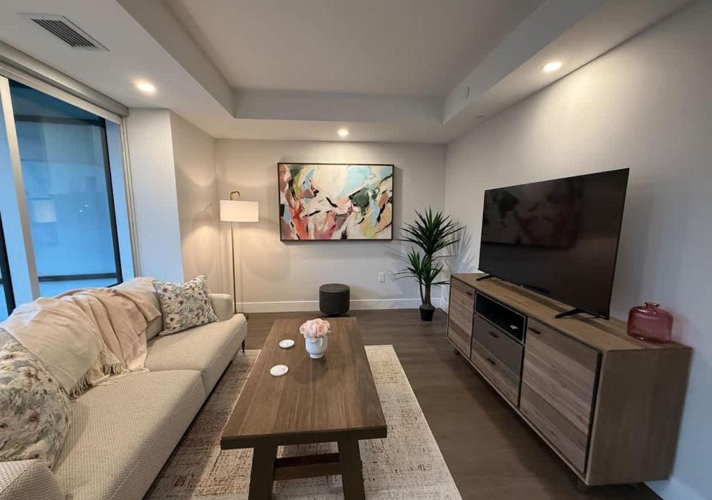 Downtown Halifax Apartment | Spotless vibrant & modern 1 BR with 6 appliances