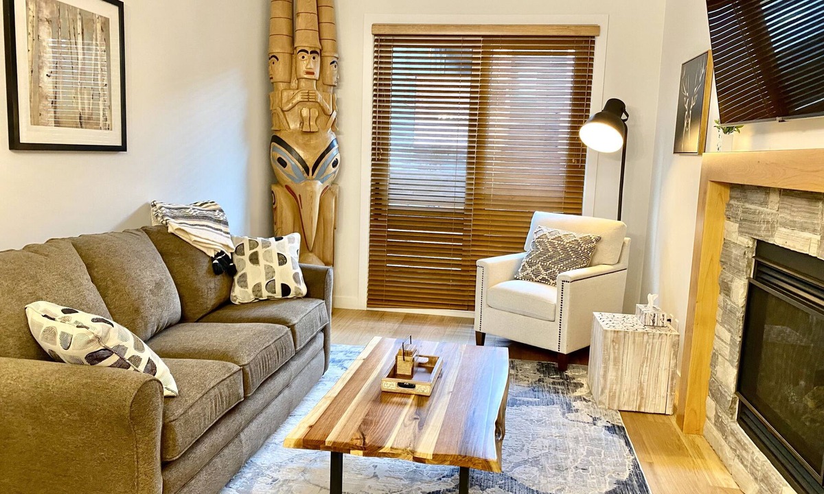 Canmore Apartment | Spring Creek Luxury One Bedroom Sleeps 4