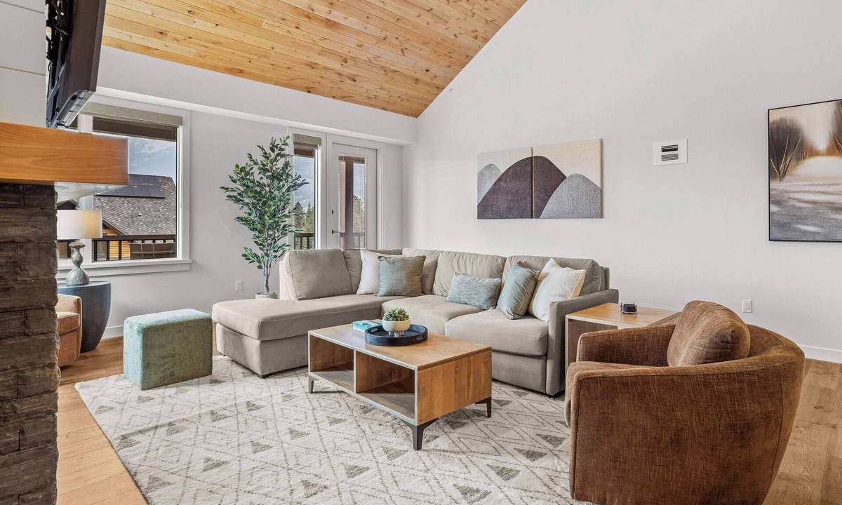 Canmore Condo | Spring Creek Vacations 2 BR Elevated Condo 402TM