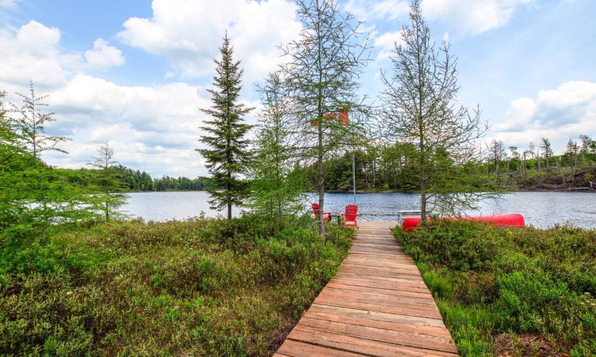Lake of Bays Cottage | Spring discounts Available @ Muskoka Waterfront Cottage! Pet-Friendly!