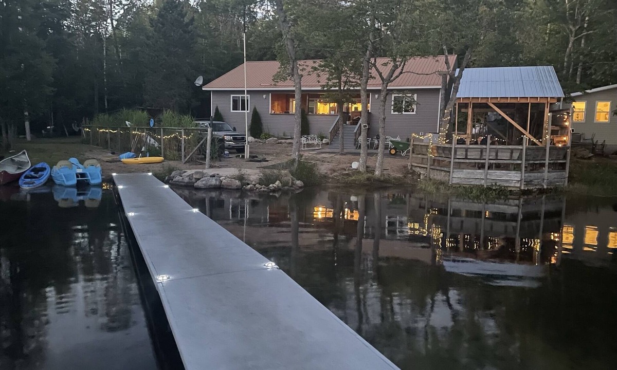 Annapolis Subdivision D House | Spring fed/beautiful sand beach/wifi/New Beds/Firewood/trophy fishing/8 Kayaks