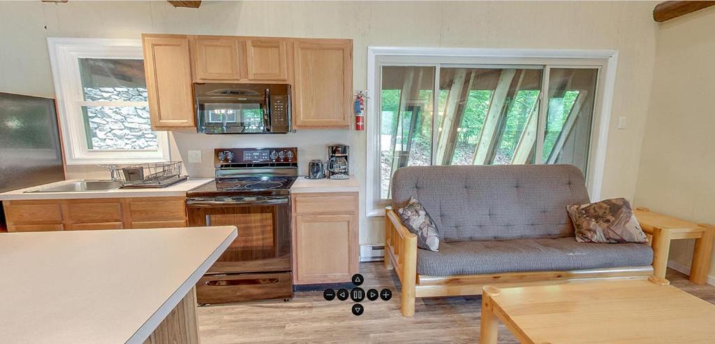 New Holland Resort | Spring Gulch A-Frame House 8