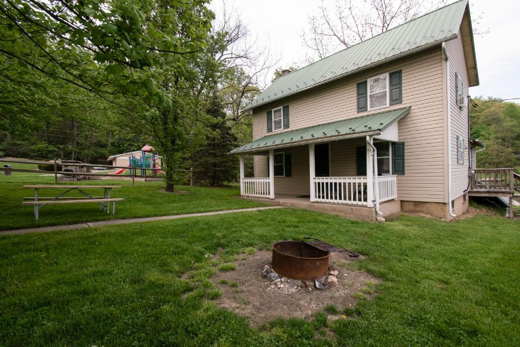 New Holland Resort | Spring Gulch Country House 9