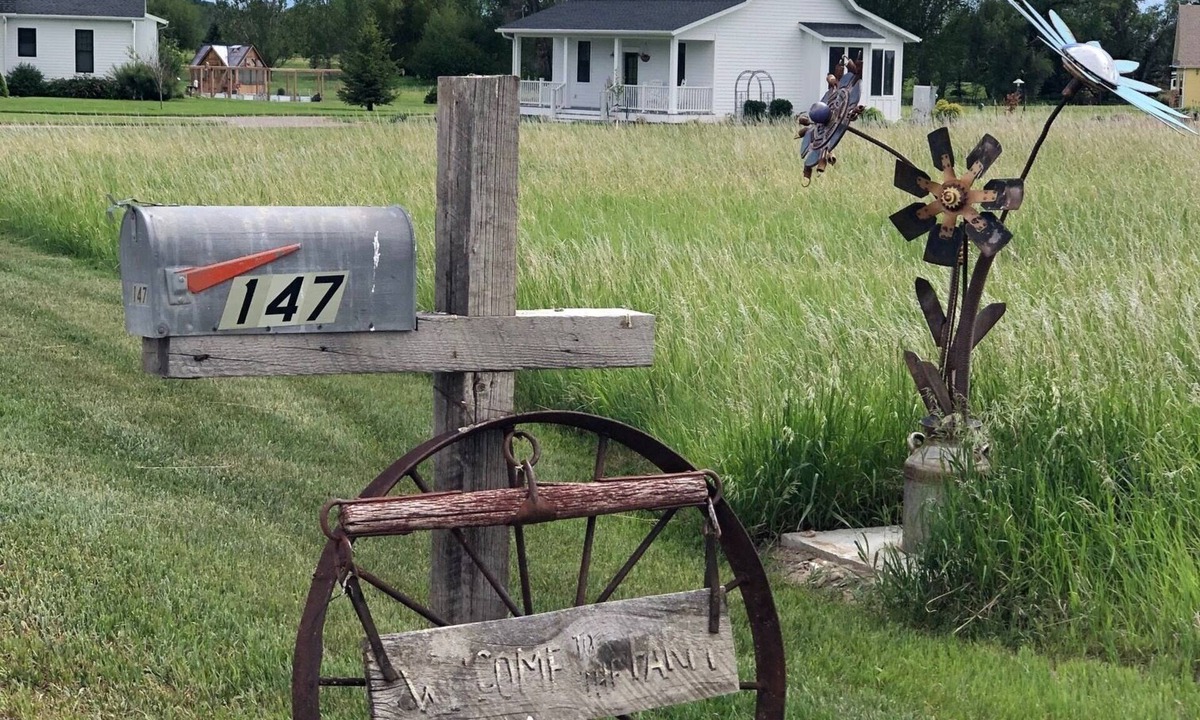 Bozeman Cottage | Spring Has Arrived in Montana. Hurry You Don’t Wanna Miss First Buds!