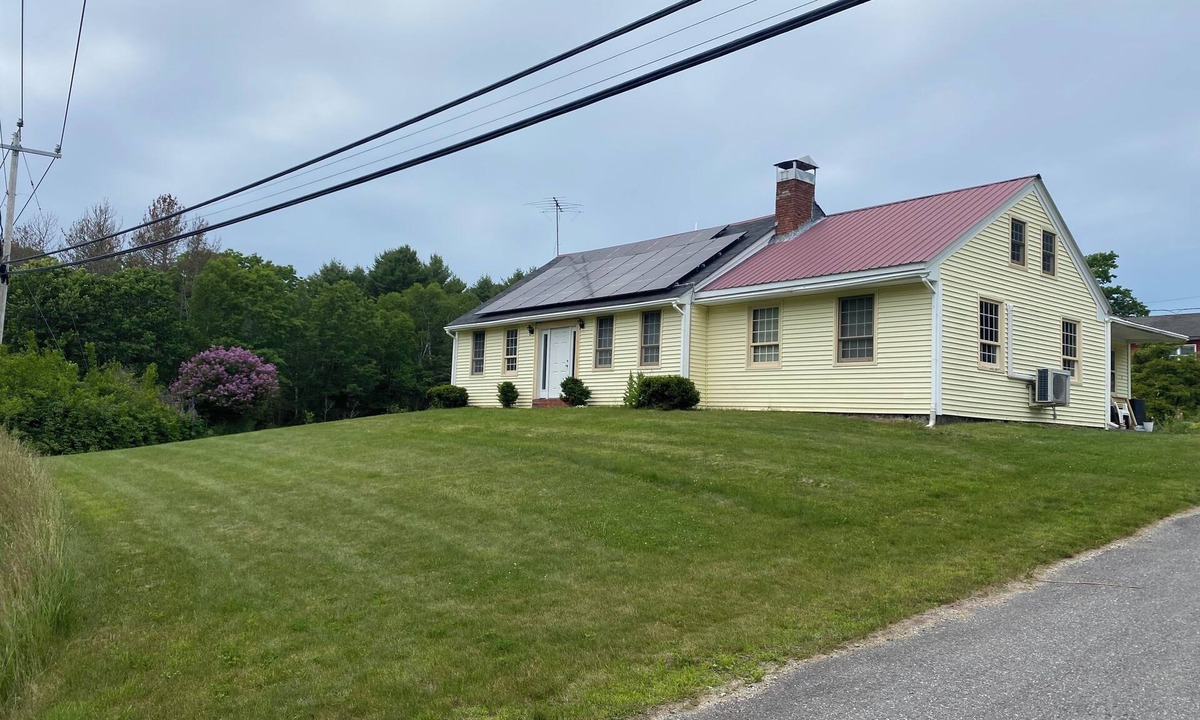Surry House | Spring Oaks 3-bedroom 2-bath. Pet Friendly!