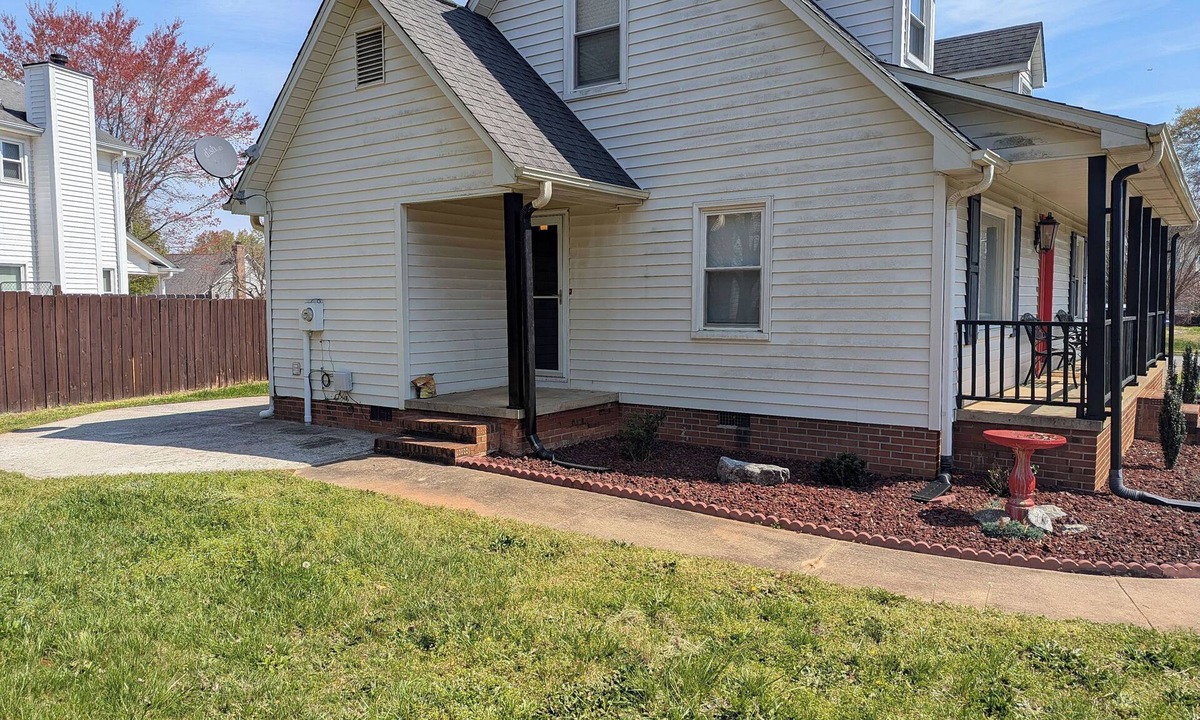 Easley House | Spring Sale! Charming 3-bed house in Easley Close to Hospital & Clemson