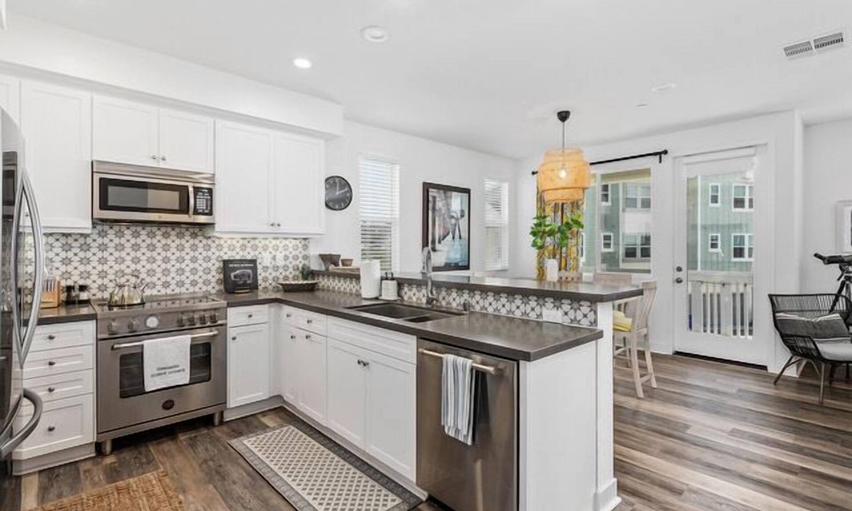 Townsite House | Spring Special 15% Off a Luxury Townhome with Pool & A/C