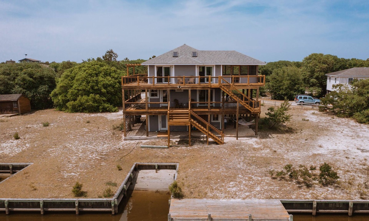 Carova Beach House | SPRING SPECIAL Canal Front ADVANCE WELL WATER Pet Friendly PADDLE BOARD