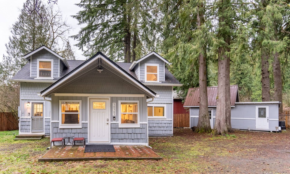 Marmot House | Spring time family fun near Mt Hood with a hot tub! Bike! Ski!