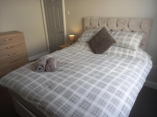 Giltbrook House | Springfield Gardens - 4 Bedroom House, 8 Beds, Close to J26 M1-A52 - Ilkeston - Long Eaton - Nottingham - Derbyshire - 400Mbs WiFi Free Parking!