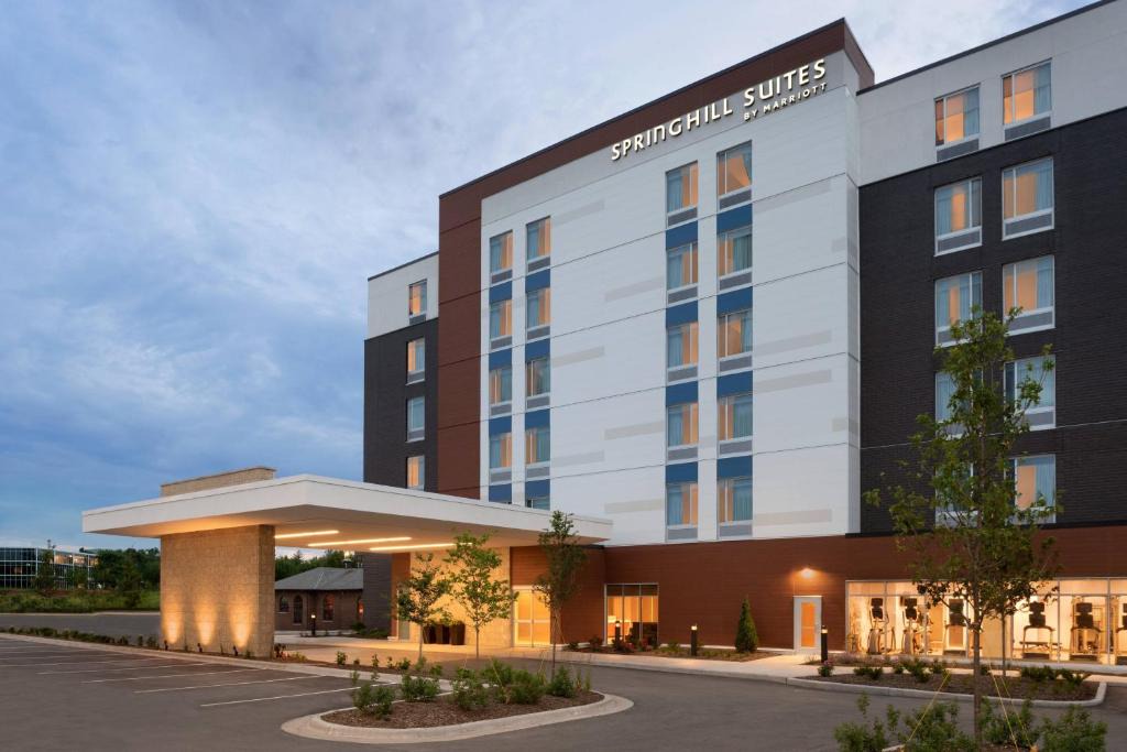 Wauwatosa Hotel | SpringHill Suites by Marriott Milwaukee West/Wauwatosa
