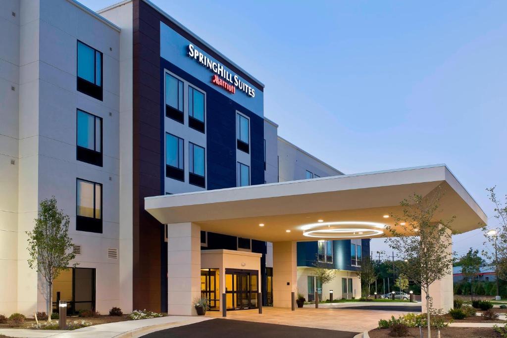 Oxford Valley Hotel | SpringHill Suites by Marriott Philadelphia Langhorne