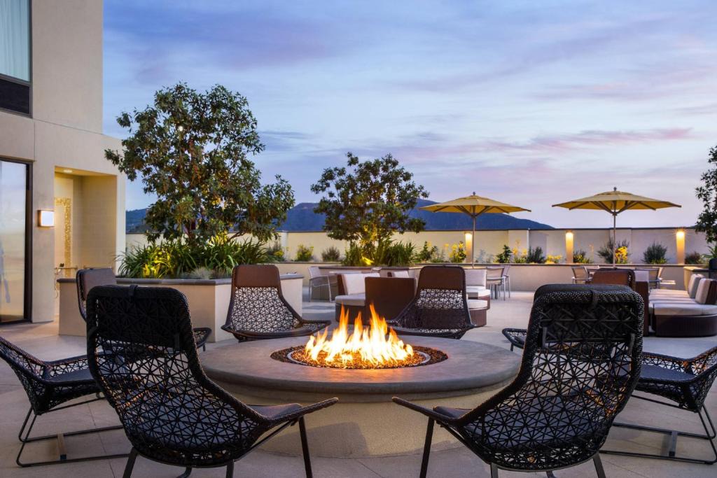 Burbank Hotel | SpringHill Suites by Marriott Los Angeles Burbank/Downtown