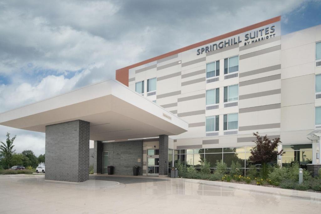 Bristol Hotel | SpringHill Suites by Marriott Kenosha