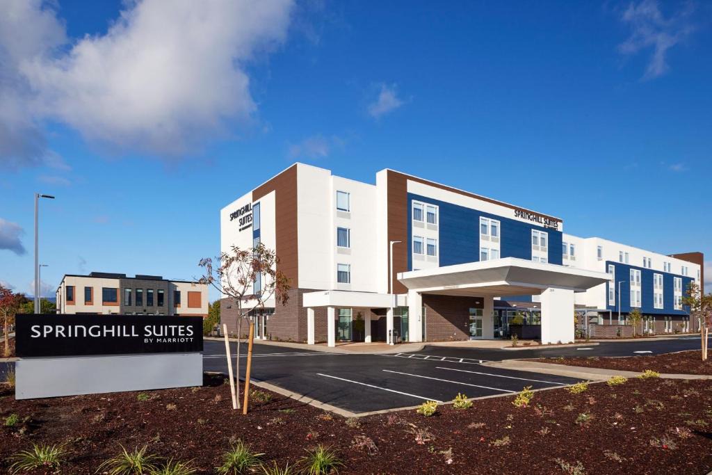 Medford Hotel | SpringHill Suites by Marriott Medford Airport