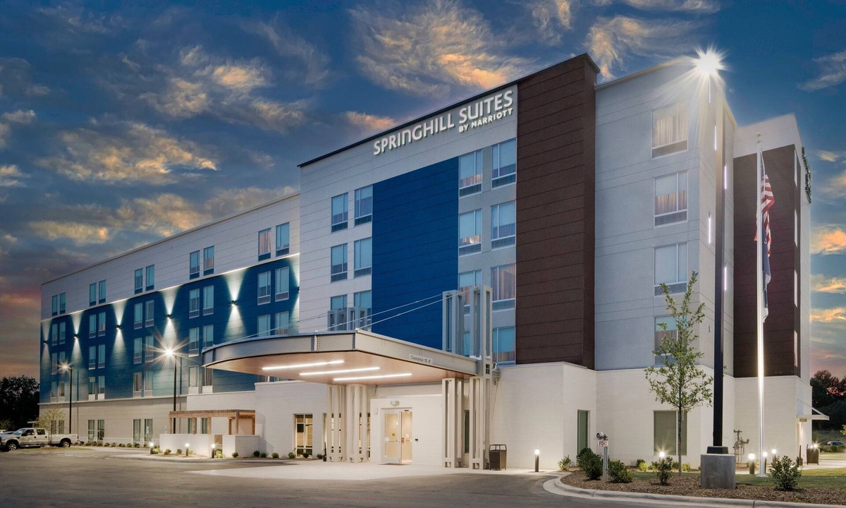 Charlotte Hotel | SpringHill Suites Charlotte Airport Lake Pointe