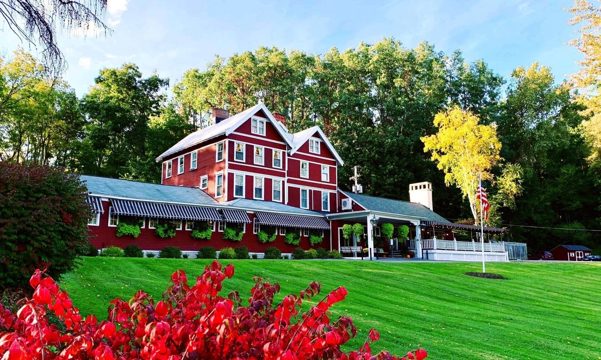 Auburn House | Springside Inn