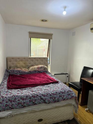 Springvale South House | Springvale couple room with shared bathroom