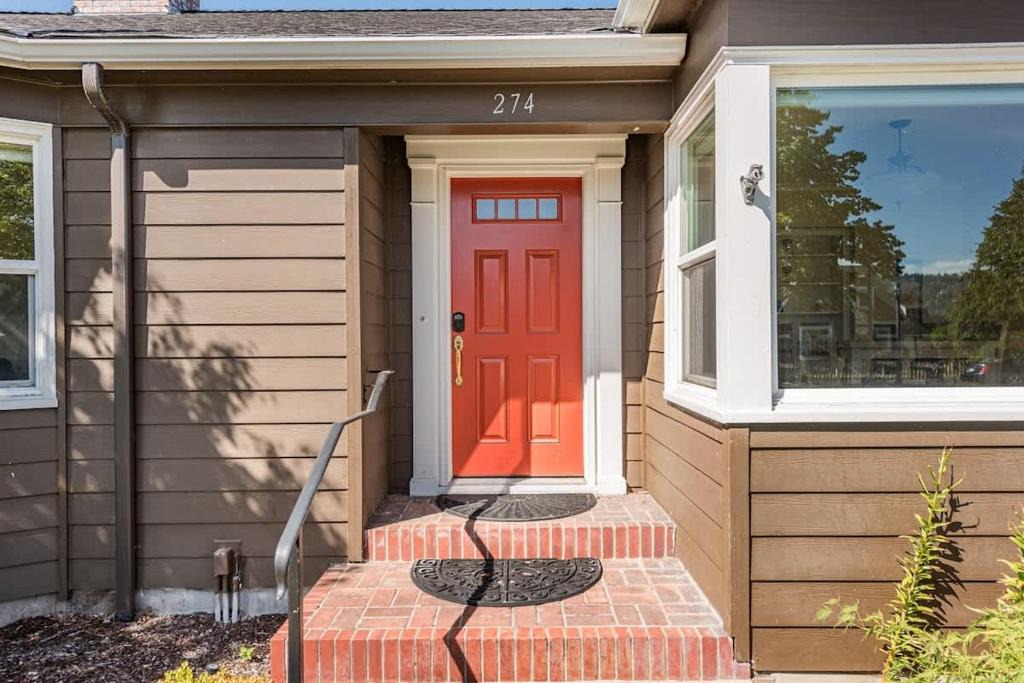 Sequim House | Sq Urban Retreat