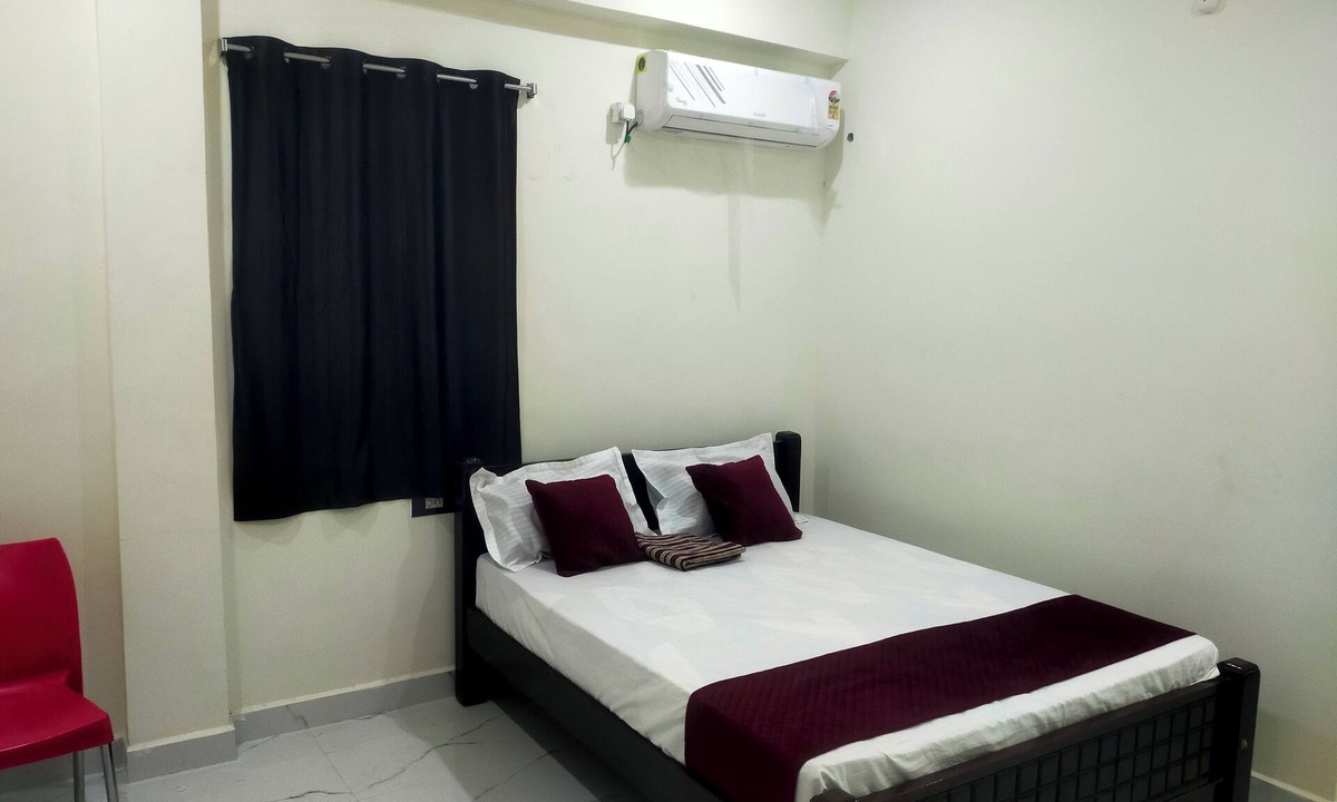 Andipatti Hotel | SRI NAVANEETHA KRISHNA MAHAL & RESIDENCY