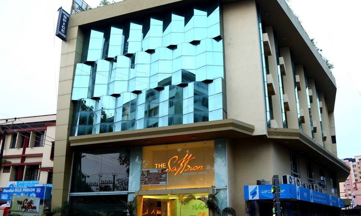 Hampankatta Hotel | Srinivas Saffron Hotel