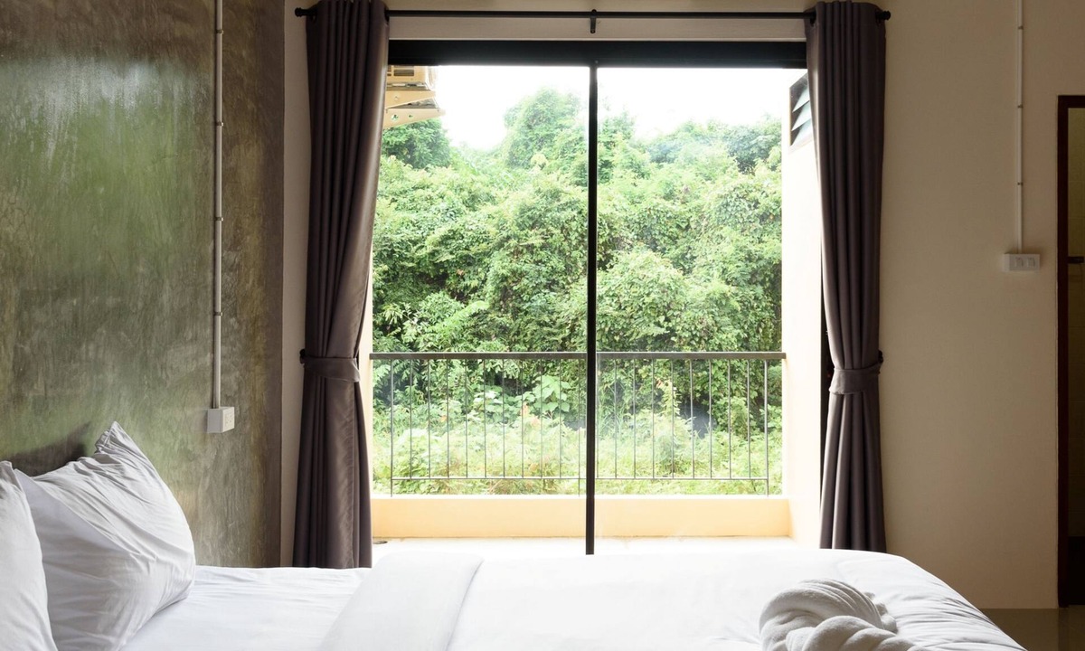 Nuea Khlong Hotel | Srisuksant Urban