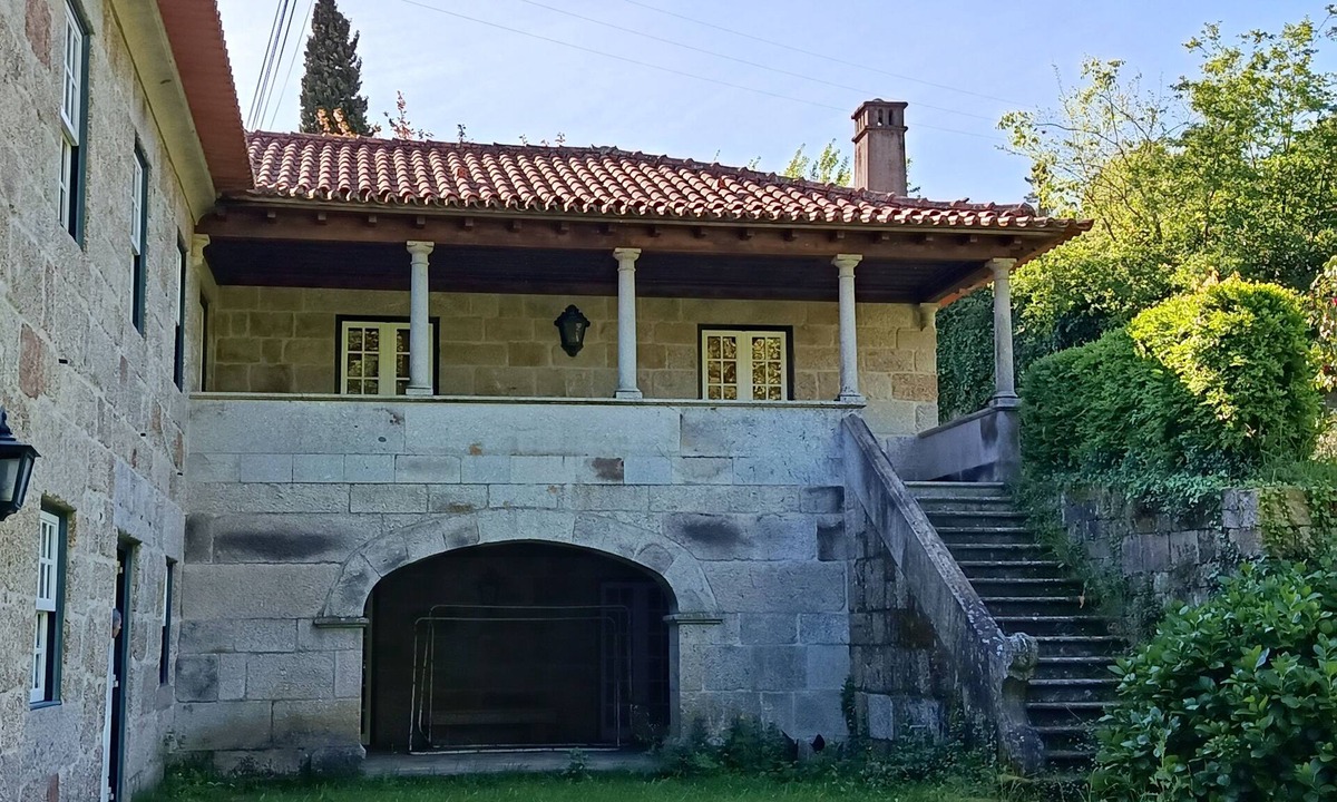 Paredes de Viadores House | St. Anthony's House. Enjoy tradition, comfort and peace in a large space.