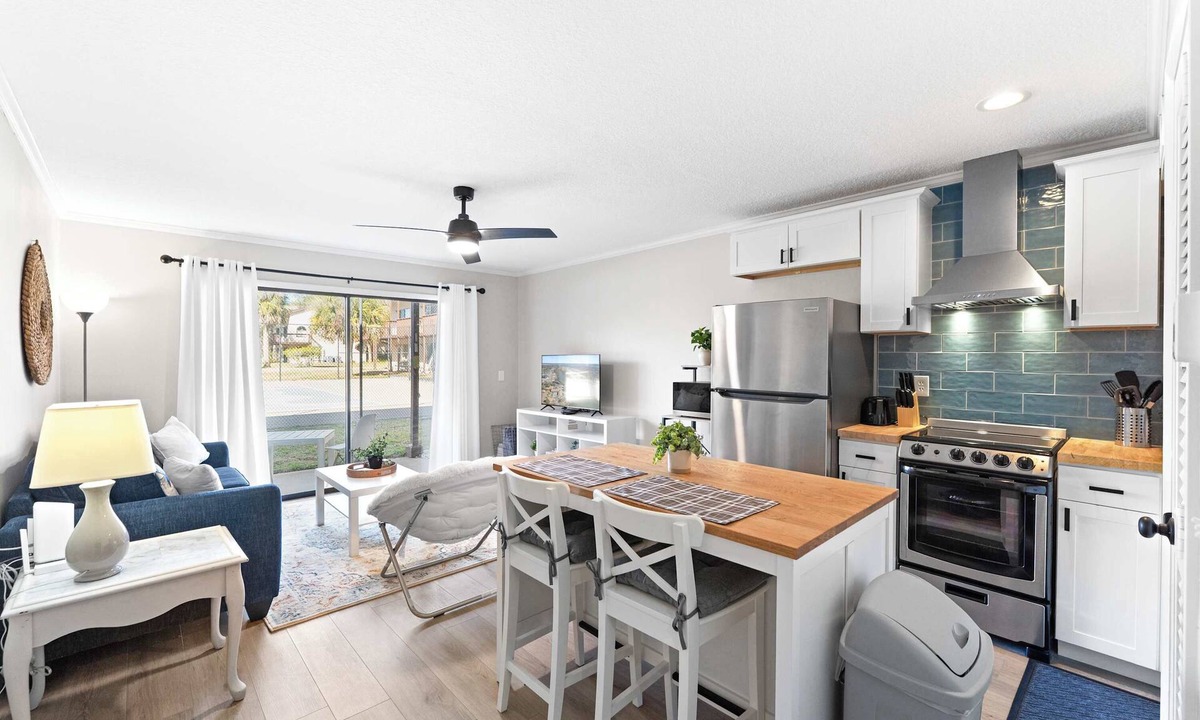 St. Augustine House | St. Augustine Townhouse: Pool, Tennis, Pet