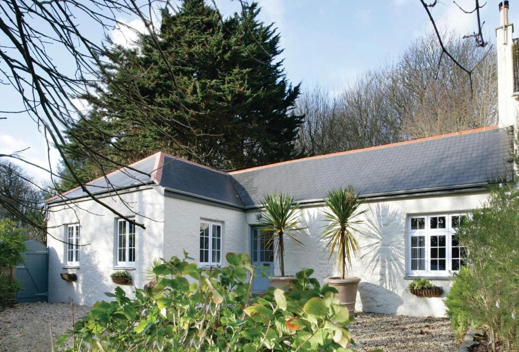 Helston House | St Corantyn Cottage